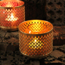 Load image into Gallery viewer, Attractive Floral Latticework Iron Glass T-light Holder