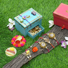 Load image into Gallery viewer, My Big Family Rakhi Box