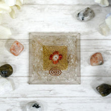 Load image into Gallery viewer, Natural Clear Quart Pyramid