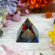 Load image into Gallery viewer, Feng Shui Crystal Twin Pyramid with Rainbow Effect