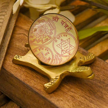 Load image into Gallery viewer, Shree Sampurna Glass Tortoise Yantra