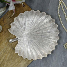 Load image into Gallery viewer, Decorative Metal Leaf Platter