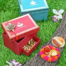 Load image into Gallery viewer, Zardosi Gota Patti Rakhi Box