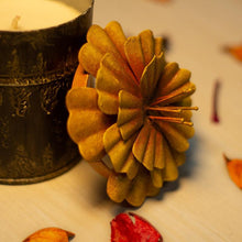 Load image into Gallery viewer, Scented Floral Candle - Medium