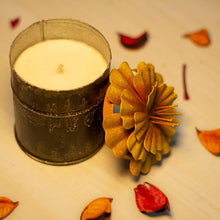 Load image into Gallery viewer, Scented Floral Candle - Medium