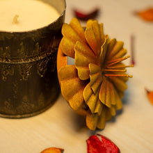 Load image into Gallery viewer, Scented Floral Candle - Medium