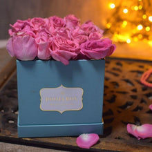 Load image into Gallery viewer, Light Pink Roses - Tiffany Blue Flora Box

