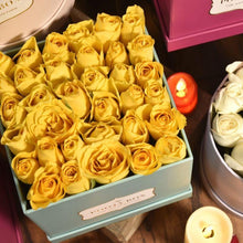 Load image into Gallery viewer, Yellow Roses - Tiffany Blue Flora Box
