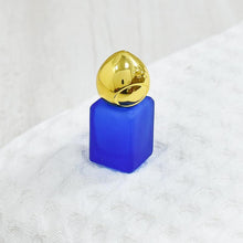 Load image into Gallery viewer, Alluring Blue Ahmar Attar / Perfume Oil
