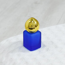 Load image into Gallery viewer, Alluring Blue Ahmar Attar / Perfume Oil
