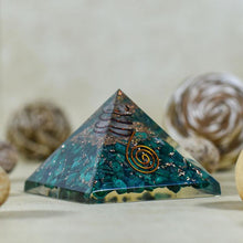 Load image into Gallery viewer, Orgonite Green Malachite Natural Pyramid
