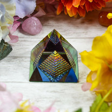 Load image into Gallery viewer, Feng Shui Crystal Twin Pyramid with Rainbow Effect
