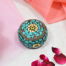Load image into Gallery viewer, Beautiful Small Sindoor Box
