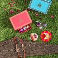 Load image into Gallery viewer, Floral Zardosi Rakhi Box
