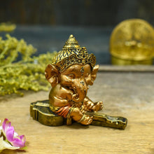 Load image into Gallery viewer, Bal Ganesha On Violin
