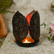 Load image into Gallery viewer, Anitquity Leaf T-light Holder
