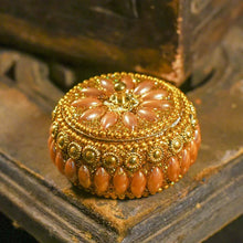 Load image into Gallery viewer, Pearl Studded Glitter Sindoor Box
