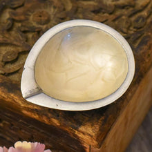 Load image into Gallery viewer, Metal Traditional Diya
