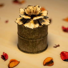 Load image into Gallery viewer, Scented Floral Candle- Small
