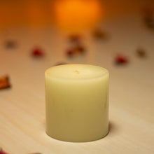 Load image into Gallery viewer, White Lemongrass Candle
