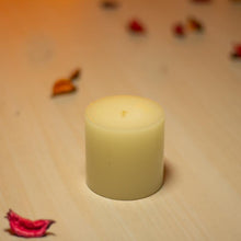 Load image into Gallery viewer, White Lemongrass Candle
