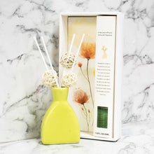 Load image into Gallery viewer, Green Aroma Diffusor with Jasmine Aroma Oil
