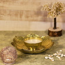 Load image into Gallery viewer, Alluring Golden Leafy Candle Showpiece
